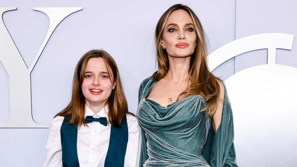 Con gái út Brad Pitt đăng thông báo bỏ