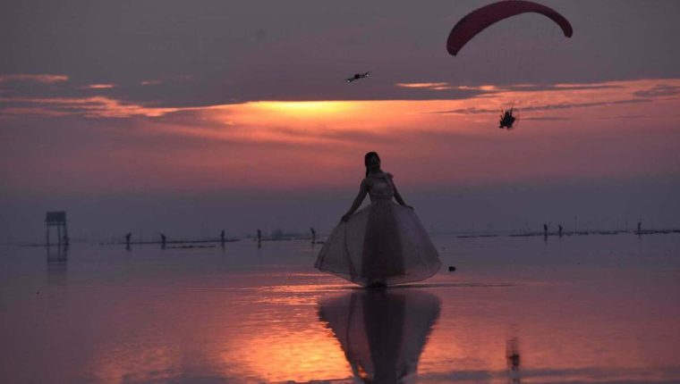 Hàng nghìn người đổ về 'biển vô cực' Hưng
