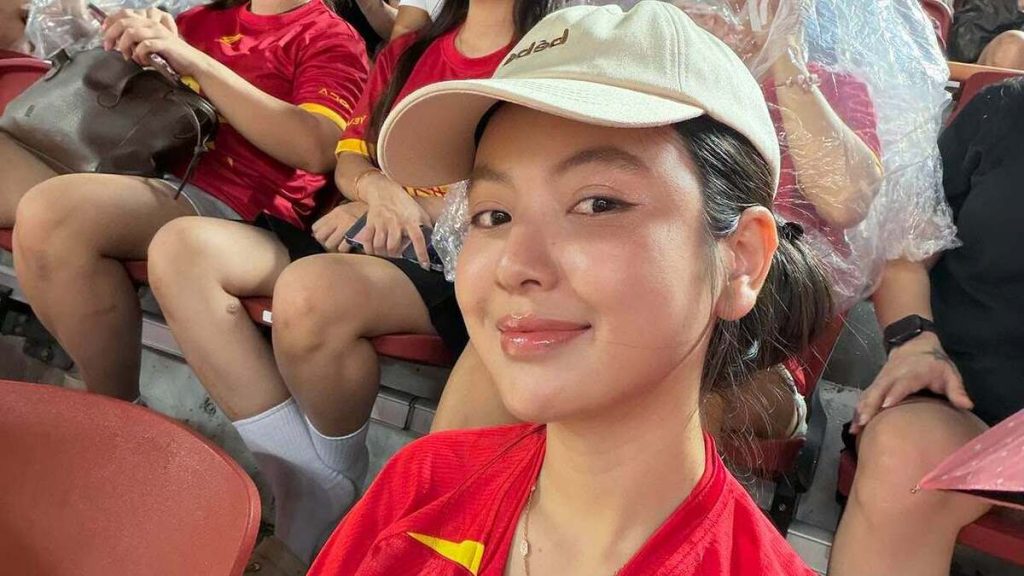 Vợ cầu thủ Quang Hải vỡ òa khi chồng