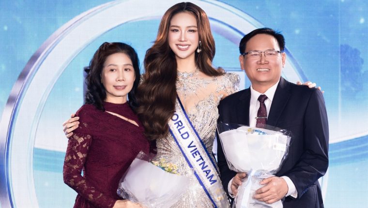 Mẹ hoa hậu Bảo Ngọc: Yên tâm vì con mạnh mẽ