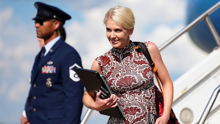 Natalie Harp nu tro ly cua Donald Trump 1787646547