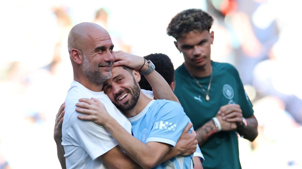 Guardiola ám ảnh với những cái ôm trong mùa