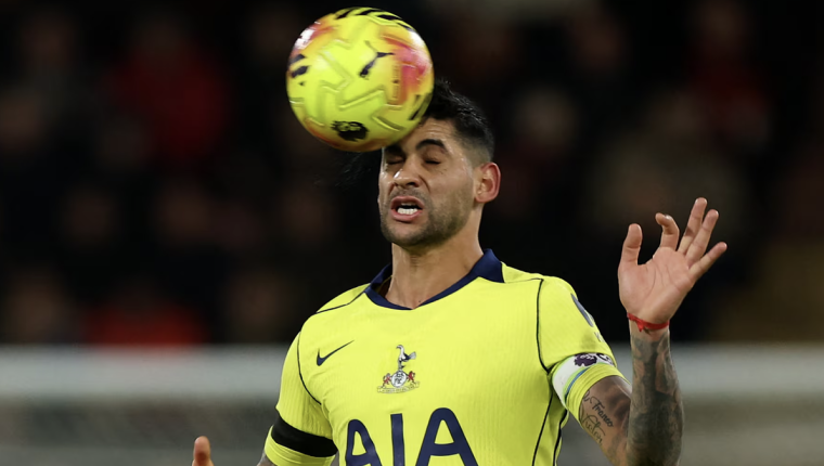 Trung vệ Tottenham muốn tới Arsenal