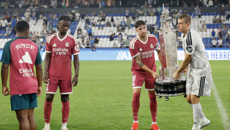 Real Madrid giành Cup nặng 40 kg