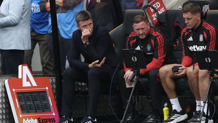 Carrick khó chịu khi Man Utd bị chê thiếu