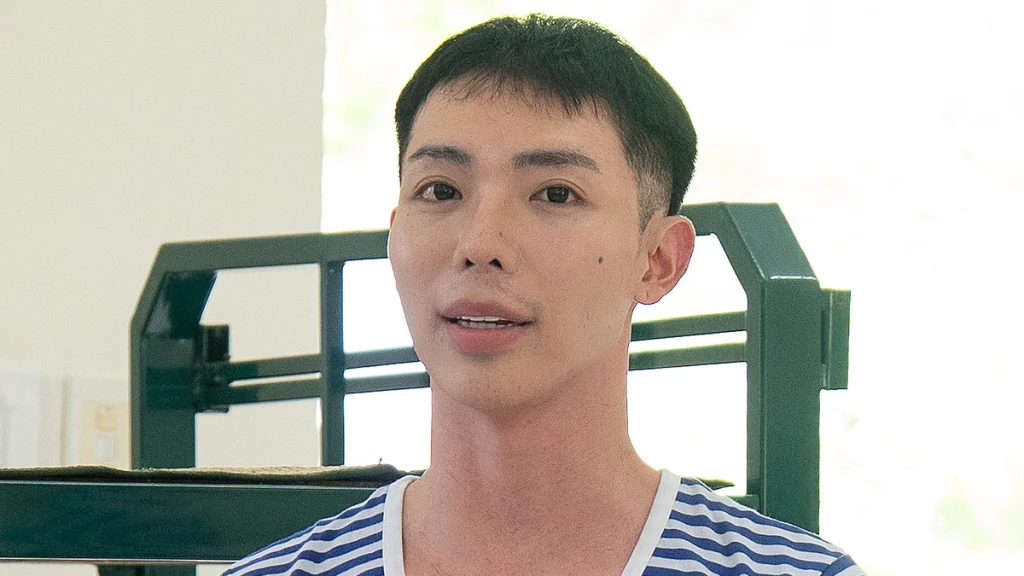 Erik bị nhận xét 'thiếu nghiêm túc' trong Sao