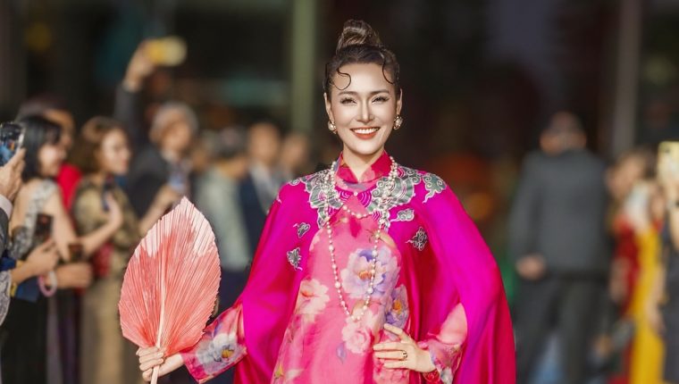 NTK Việt trình diễn áo dài mừng Quốc khánh