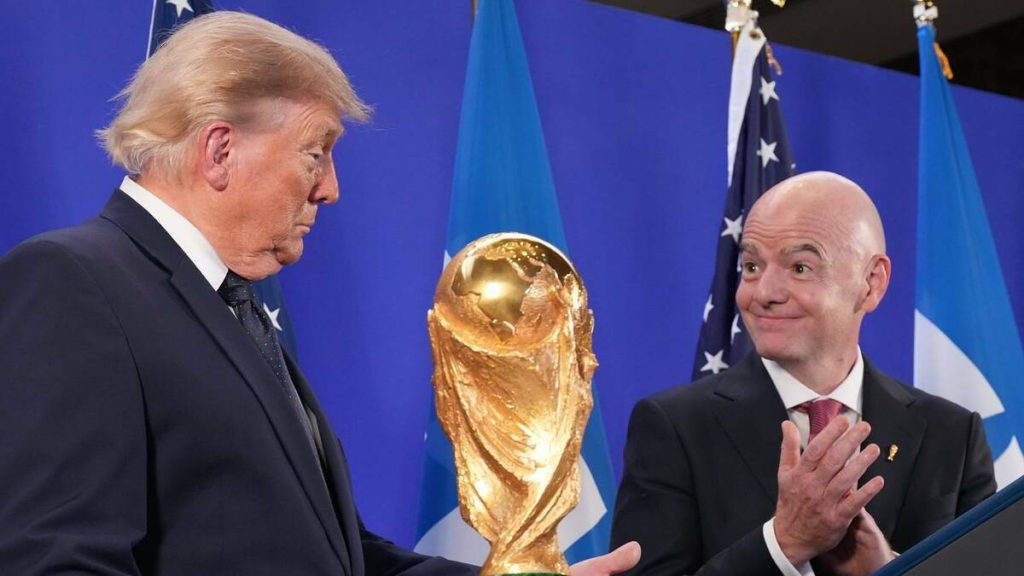 Chủ tịch FIFA bị đồn từng ngoại tình với