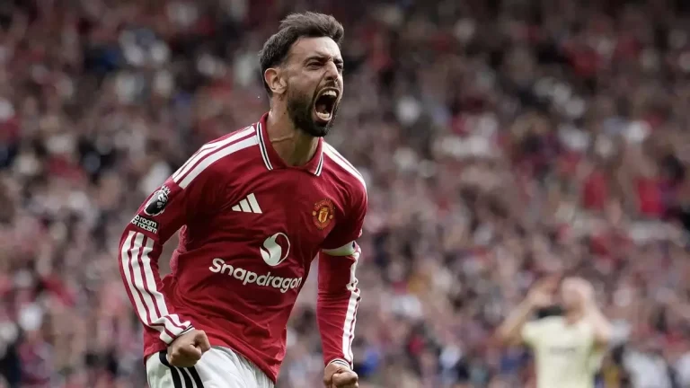 Neville: 'Fernandes là bản hợp đồng hay nhất Man