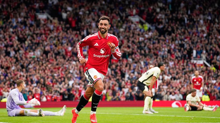 Man Utd đại thắng nhờ hat-trick của Fernandes
