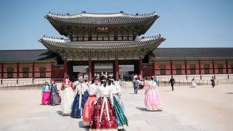 Cung điện hoàng gia ở Seoul mở tiệc đêm