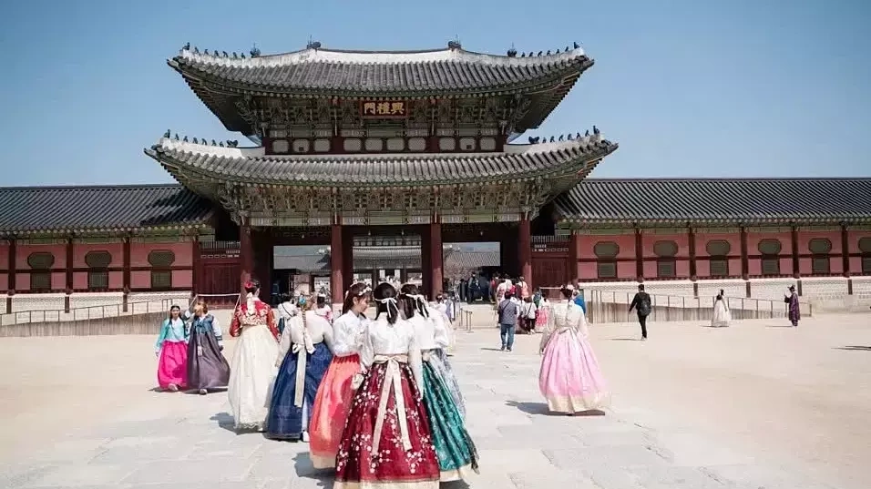 Cung điện hoàng gia ở Seoul mở tiệc đêm