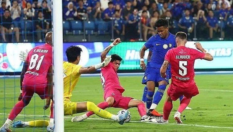 CLB Malaysia bỏ đá luân lưu với Chelsea