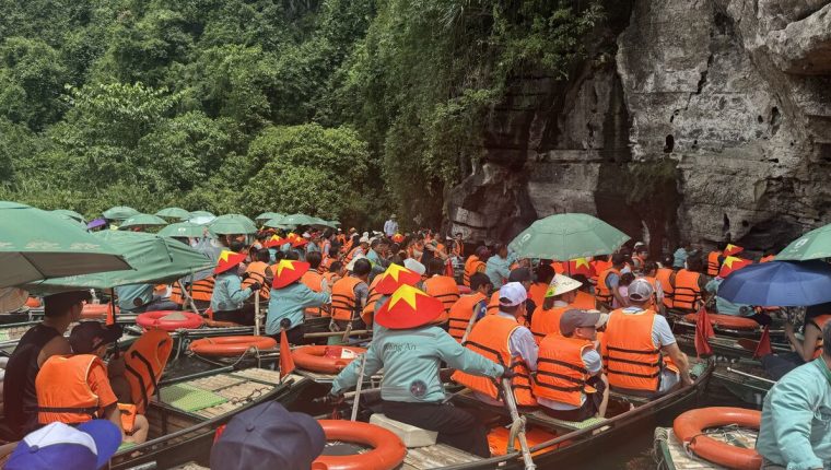 Ninh Bình 'thất thủ', Phú Quý vắng vẻ dịp