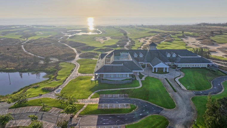 Trải nghiệm chơi golf kết hợp nghỉ dưỡng bên