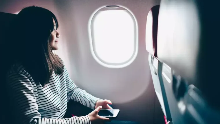 Ai được phép đóng và mở rèm che cửa