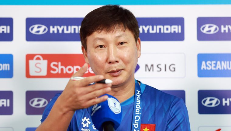 HLV Kim Sang-sik đáp trả cầu thủ Indonesia