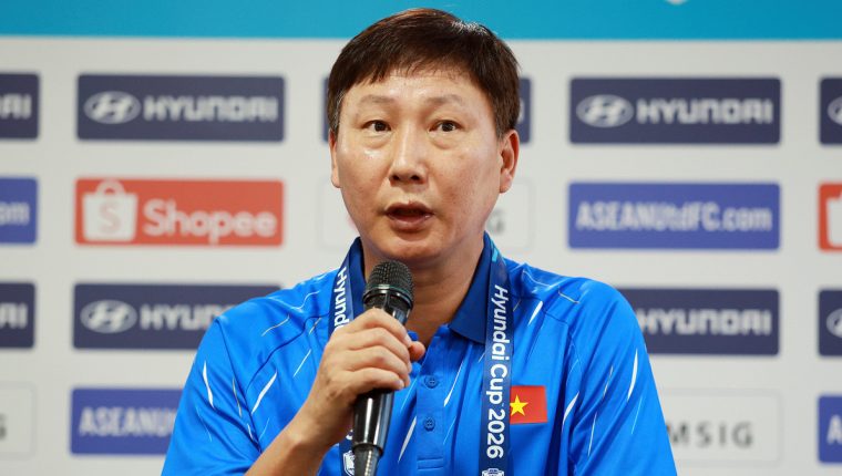 HLV Kim Sang-sik phủ nhận đá sân khách tốt