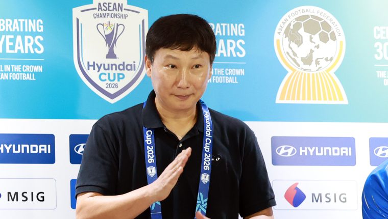 HLV Kim Sang-sik họp báo sau khi vô địch