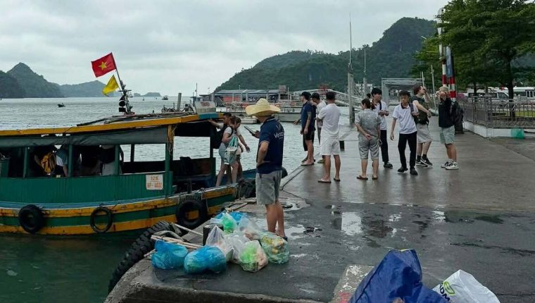 Hơn 1.700 du khách vẫn ở trên đảo Cát