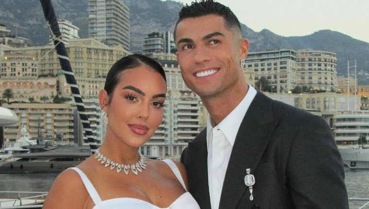 Chị gái phủ nhận tin Ronaldo kết hôn năm