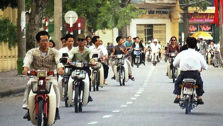 Đường phố Hà Nội cuối thập niên 1990 qua