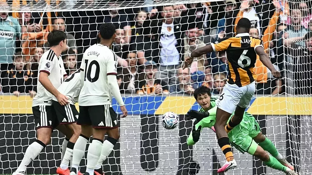 Shearer: 'Man Utd tệ hại ở mọi vị trí'