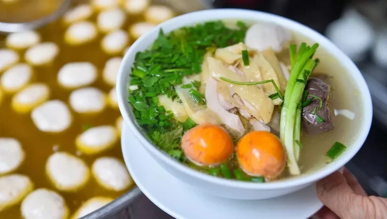 'Ăn sáng - cà phê' thư giãn ở phố