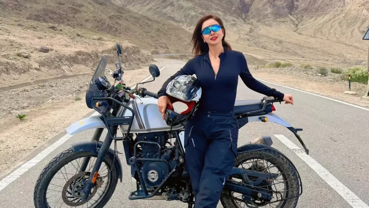 Jennifer Phạm mặc năng động khi du lịch Ladakh,
