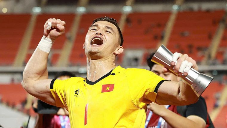 Lê Giang Patrik hay nhất trận lượt đi chung