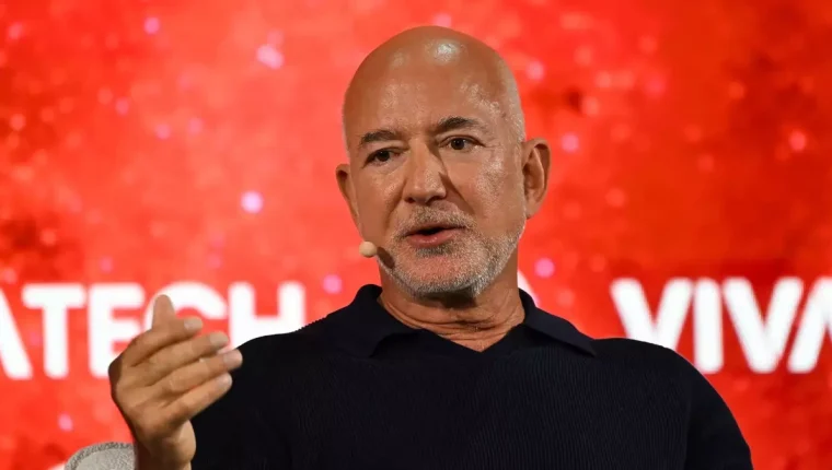 Tỷ phú Jeff Bezos muốn mua 30% cổ phần