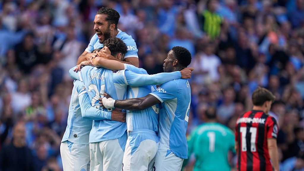 VAR giúp Man City thắng ngược Bournemouth ở phút