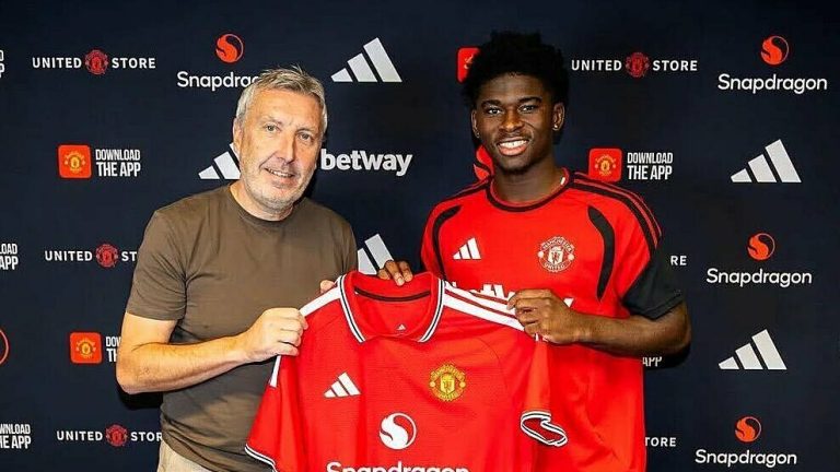 Man Utd công bố Baleba