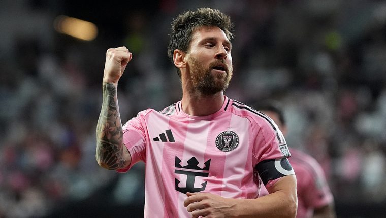 Messi ghi bốn bàn trong chiến thắng 7-1 của