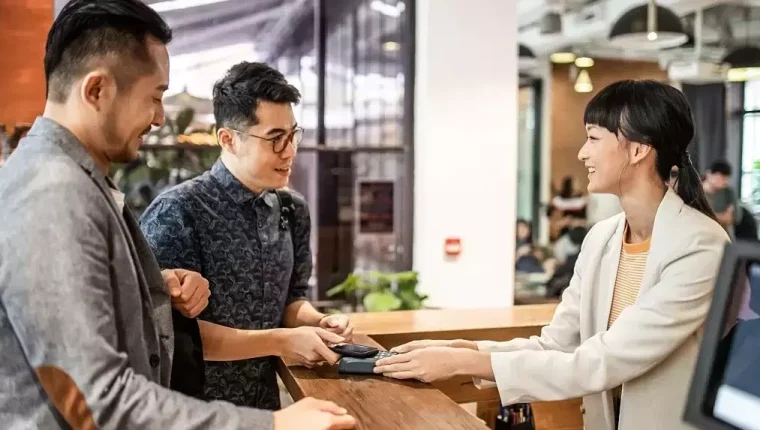 Lý do cần check out ở quầy lễ tân