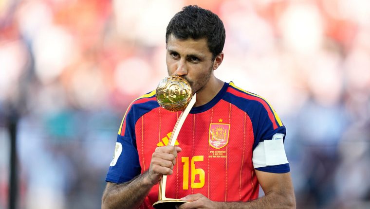 Barca đạt thỏa thuận mua Rodri