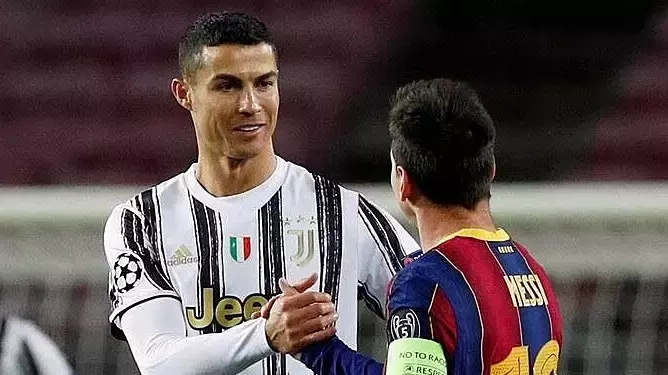 Ronaldo an ủi Messi giữa nỗi đau mất cha