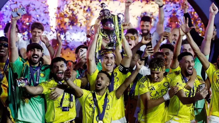 Ronaldo và chặng nước rút chinh phục cột mốc