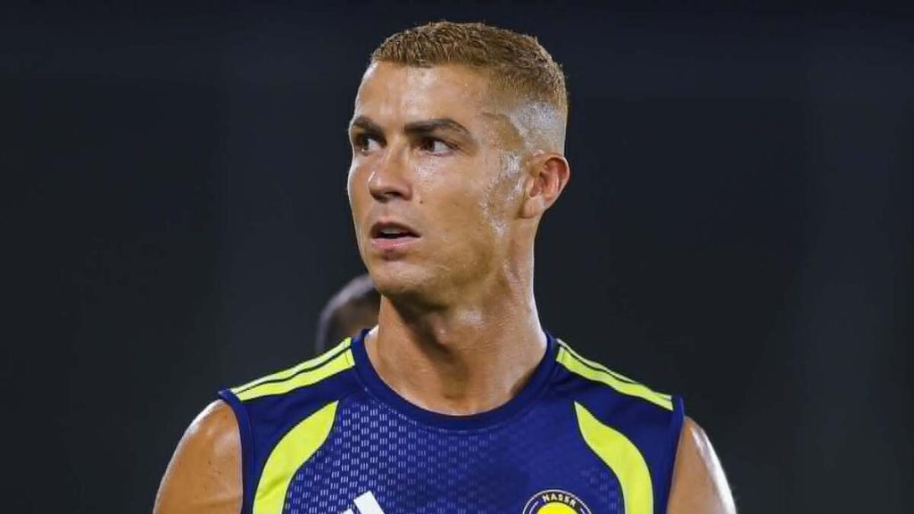 Ronaldo đổi kiểu tóc sau đám cưới