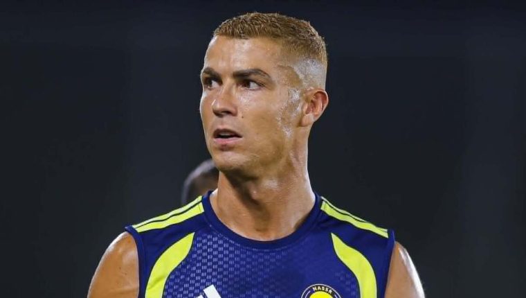 Ronaldo đổi kiểu tóc sau đám cưới