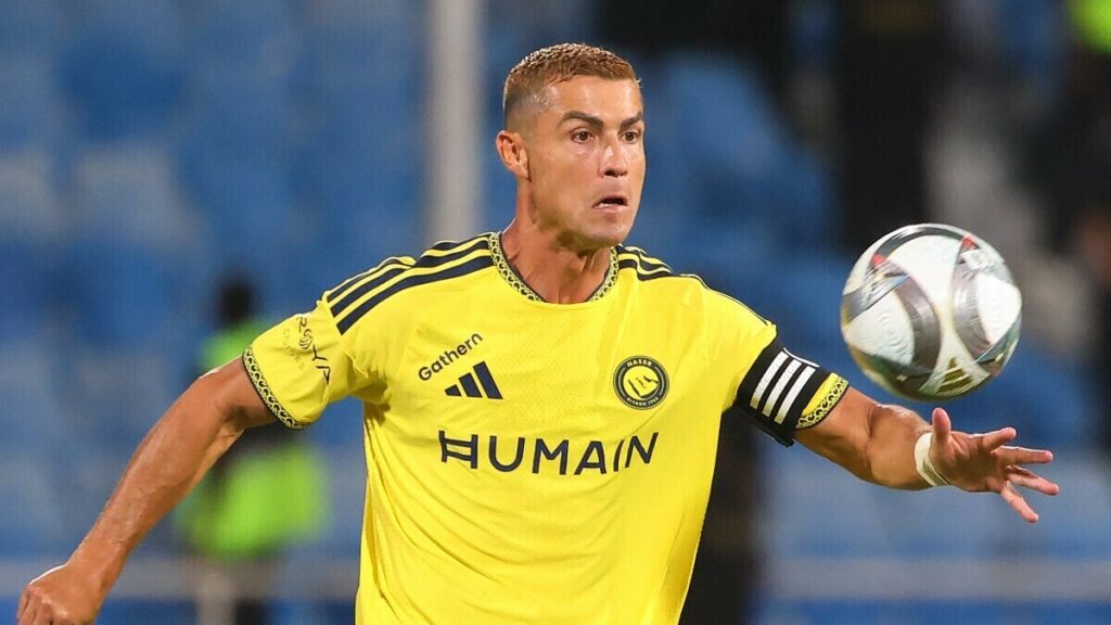 Ronaldo bị kéo vào tin giả về lễ bốc