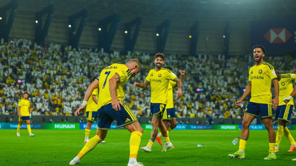 Ronaldo giúp Al Nassr giữ mạch toàn thắng