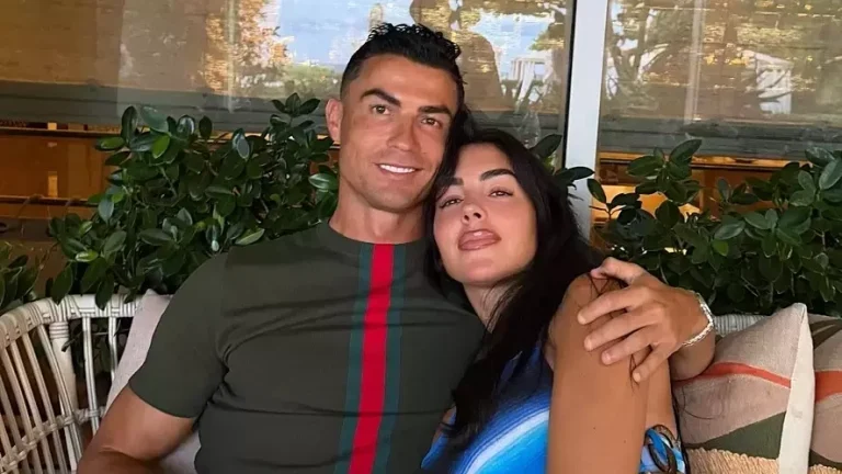 Cristiano Ronaldo 'sắp làm đám cưới với người mẫu'