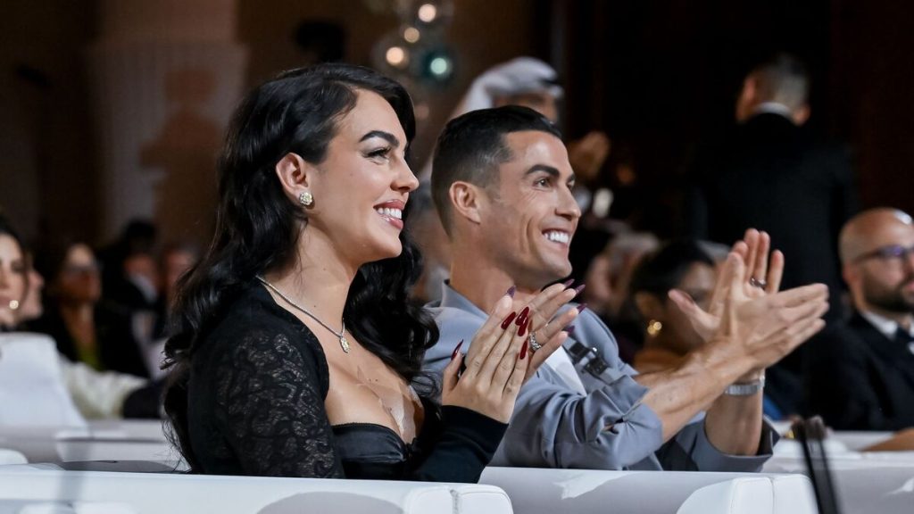 Ronaldo cưới Georgina Rodriguez