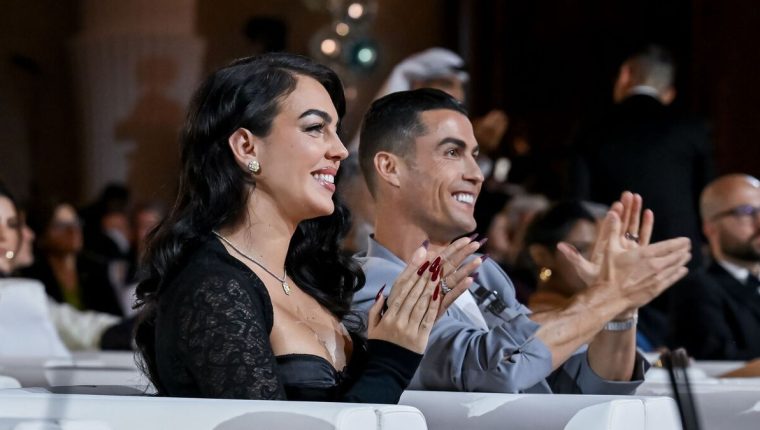 Ronaldo cưới Georgina Rodriguez