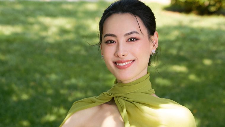 Lương Lạc Thi sánh đôi bạn trai