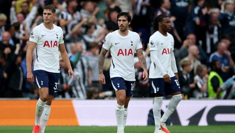 Tottenham thua trận thứ hai liên tiếp ở Ngoại