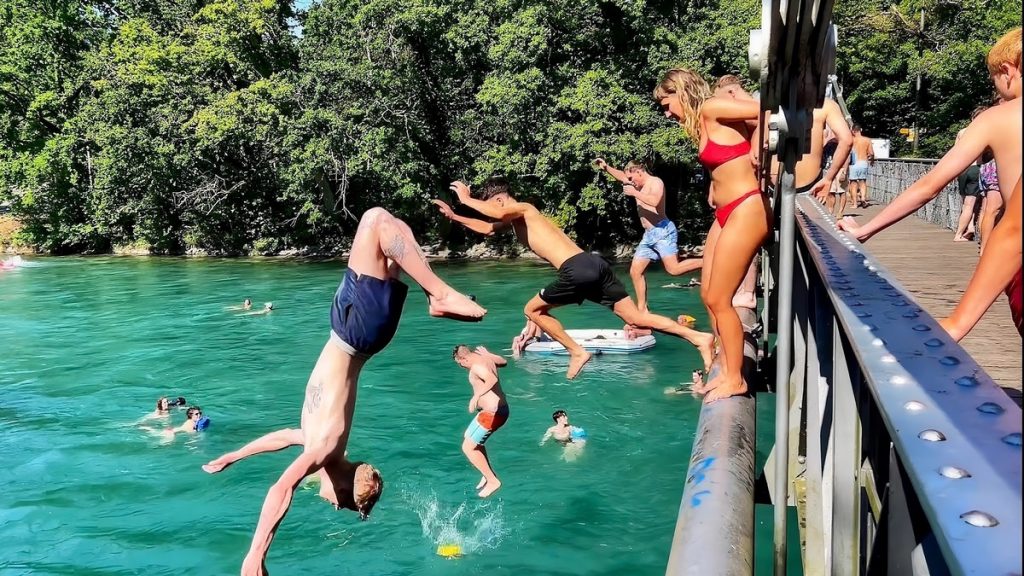 Khách Việt học người Thụy Sĩ, tắm sông băng
