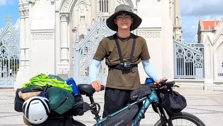 14 ngày đạp xe hơn 1.800 km xuyên Việt