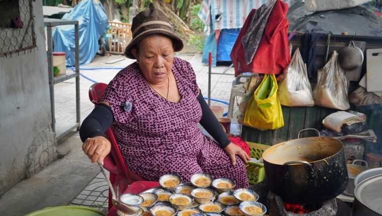 Quán bánh bèo 30 năm bên bờ biển Mỹ